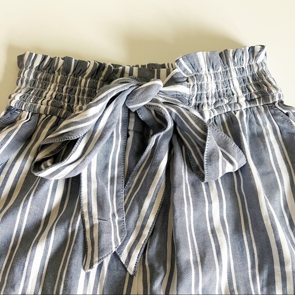 Hollister Ultra High Rise Tie Waist Paper Bag Striped Shorts XS NWT - Picture 4 of 10